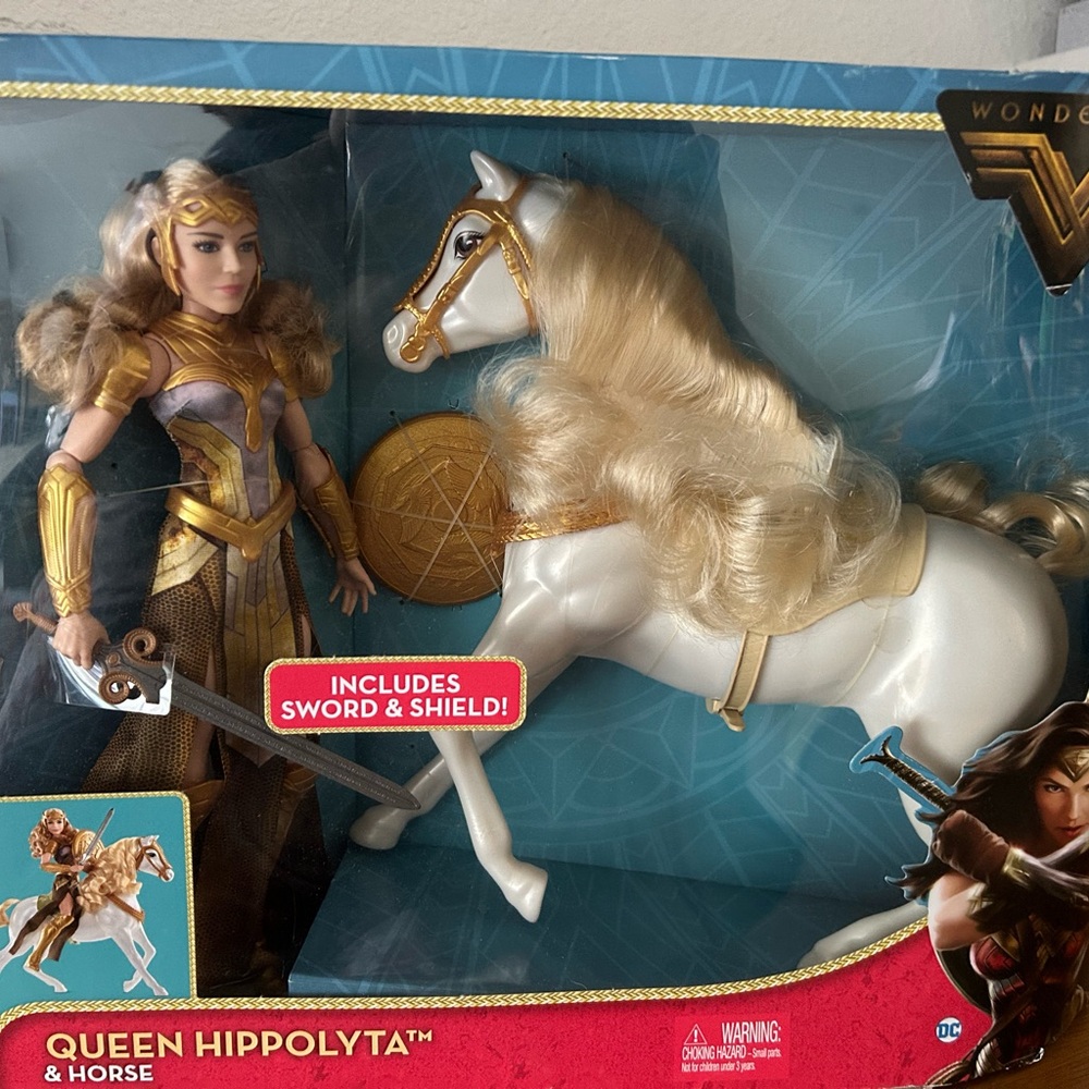Queen Hippolyta & Horse Set - Gold and White